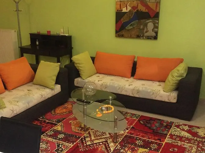 Modern Basement Apartment Gio II
